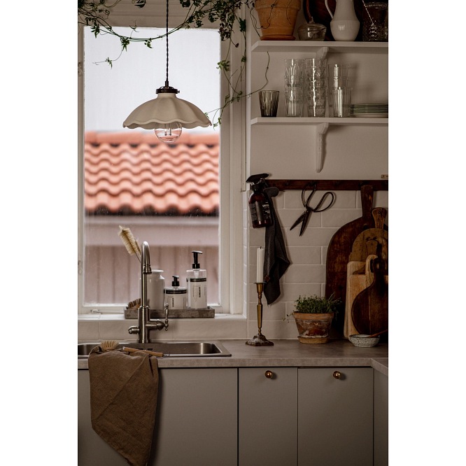 Ceramiczna lampa wisząca Alva biała 30cm w kuchni
